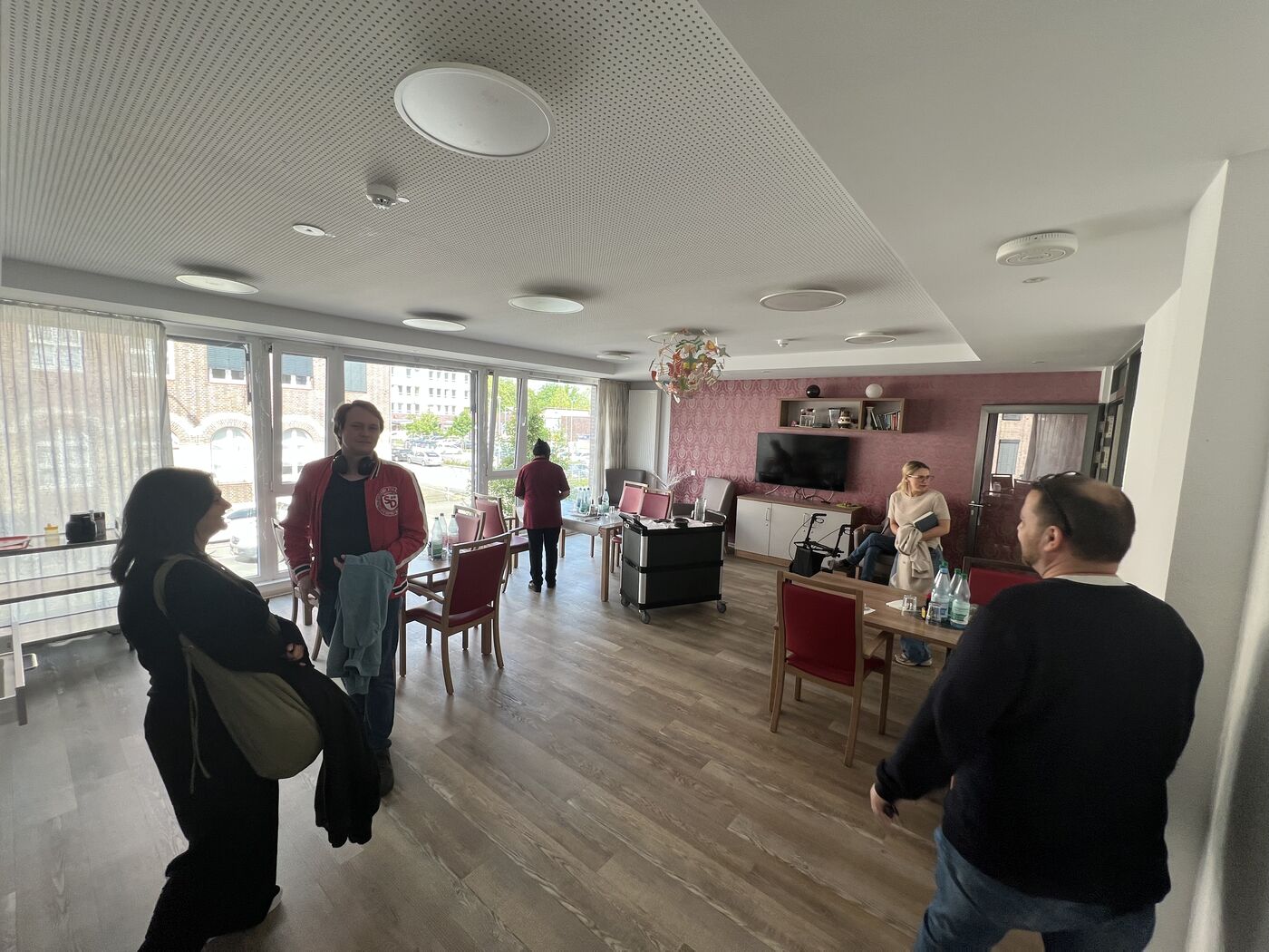 Unser Team beim Hospitations-Besuch im Gemeinschaftsraum des SHDO Nordstadt